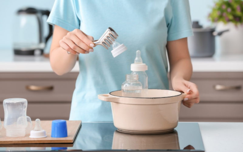 Vệ sinh bình sữa bằng phương pháp đun sôi